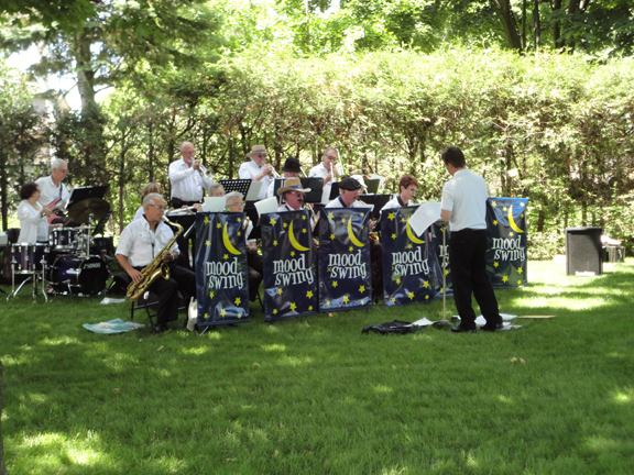 Spectacular, live music in the gardens as part of the tour! 